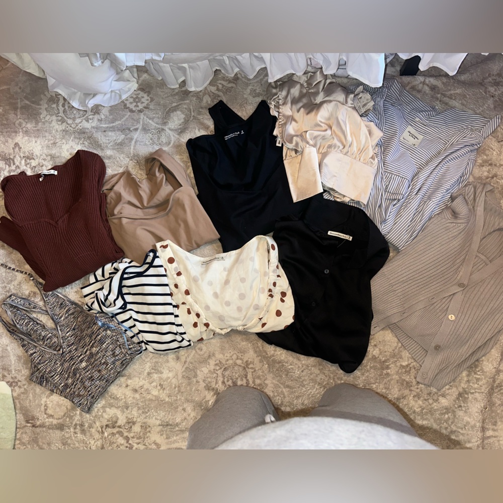 9 ABERCROMBIE & FITCH TOPS / 1 BOHME TOP SIZE MEDIUM BUNDLE 🤎